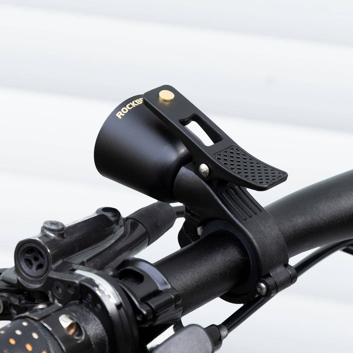 ROCKBROS Sonnette de Vélo Forte Sonnette Rétro pour VTT Vélo de Route Quatre Couleurs