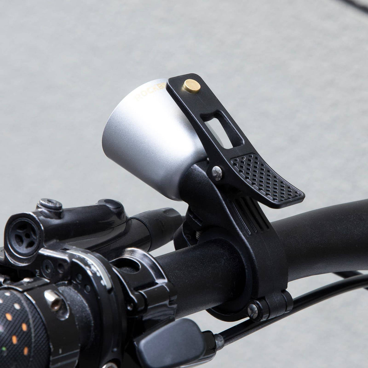 ROCKBROS Sonnette de Vélo Forte Sonnette Rétro pour VTT Vélo de Route Quatre Couleurs